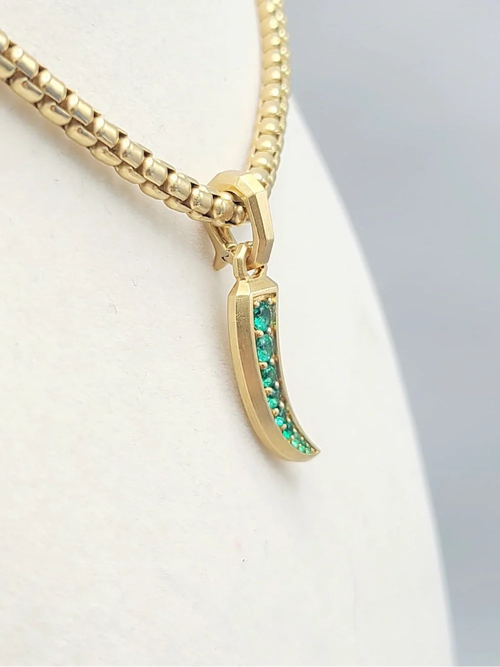 DAVID YURMAN Petrvs® Claw Amulet In 18K Yellow Gold With Emeralds, 30.7mm